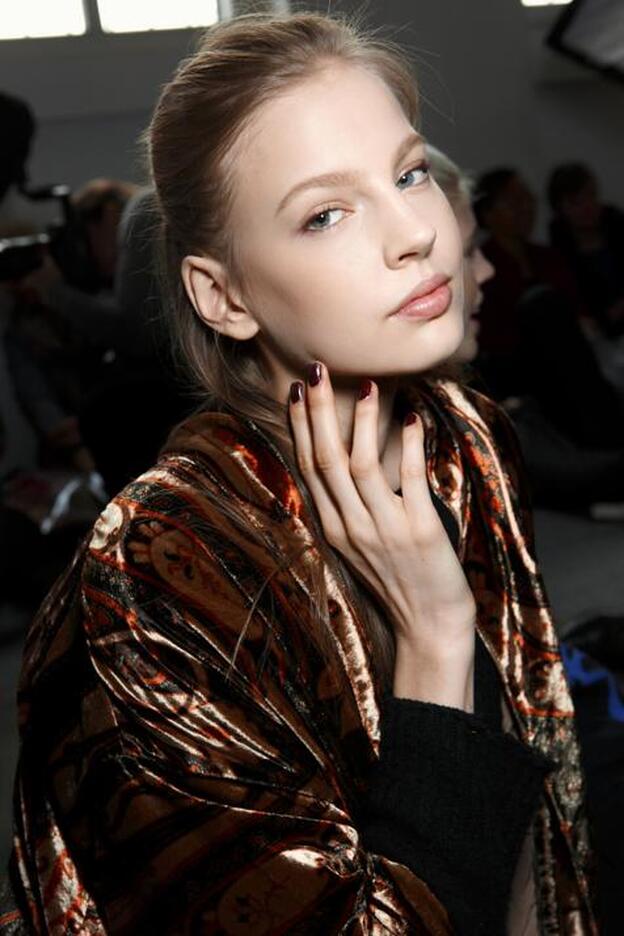 Tres colores de uñas tendencia que rejuvenecen las manos y crean una manicura ideal (y no son ni el rojo, ni el negro, ni el nude)