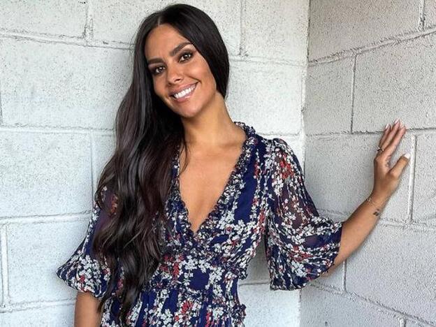 Cristina Pedroche repite abrigo viral: este original (y caro) plumas ya lo llevó Úrsula Corberó durante la tormenta Filomena