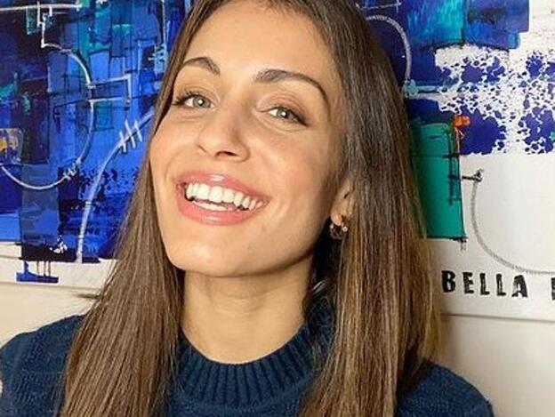 Pincha en la imagen para descubrir los mejores cortes de pelo con flequillo para estrenar ya mismo que hacen ojazos y que disimulan la frente ancha./instagram @hiba_abouk_