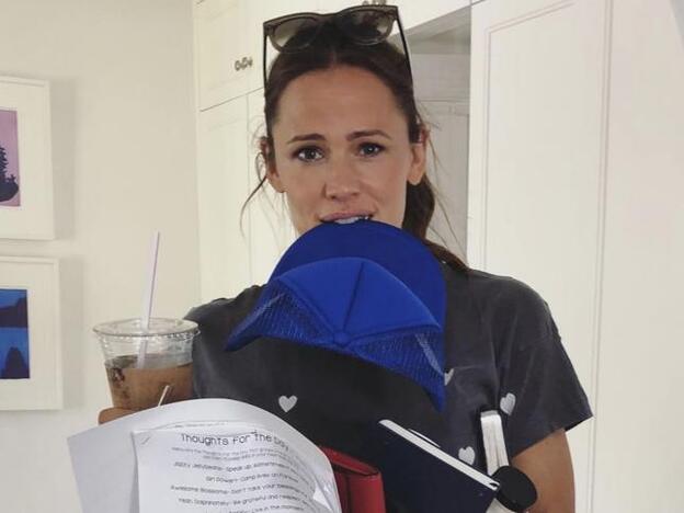 Jennifer Garner rompe a llorar en un directo de Instagram y no es la única. ¿Por qué lloran los famosos en las redes sociales?