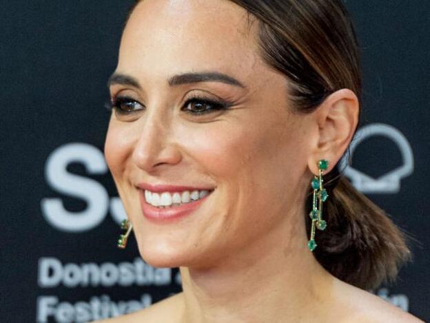 Tamara Falcó sorprende con un cambio de look con flequillo ladeado que rejuvenece y le sienta de lujo