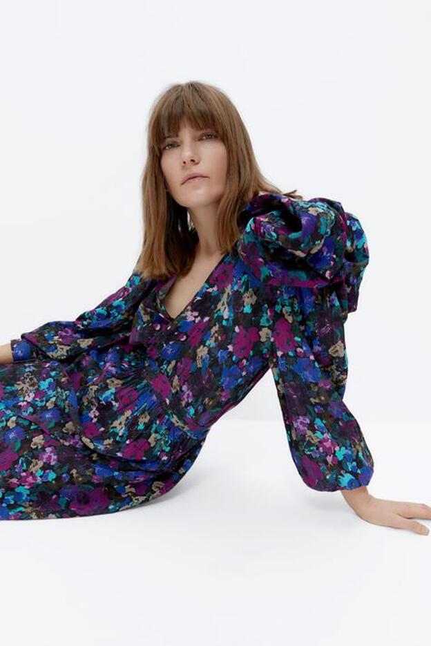 Uterqüe tiene el vestido de invitada perfecto para tu próxima boda (sea cuando sea)