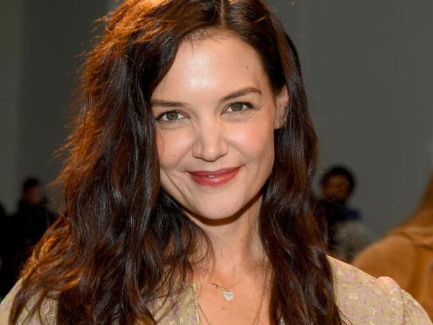 Katie Holmes tiene el abrigo acolchado de Mango tendencia que quieren las que más saben de moda