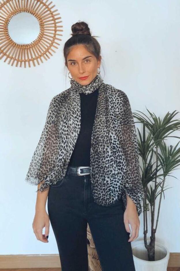 Siete formas originales de llevar tus pañuelos favoritos y conseguir que tu ropa parezca nueva (sin gastar ni un euro)