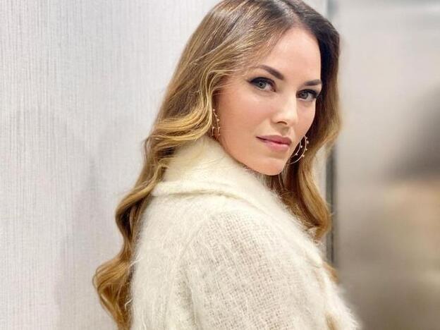 Estos botines altos de Zara que ha llevado Helen Lindes son la mejor opción para llevar con vestido de flores en primavera