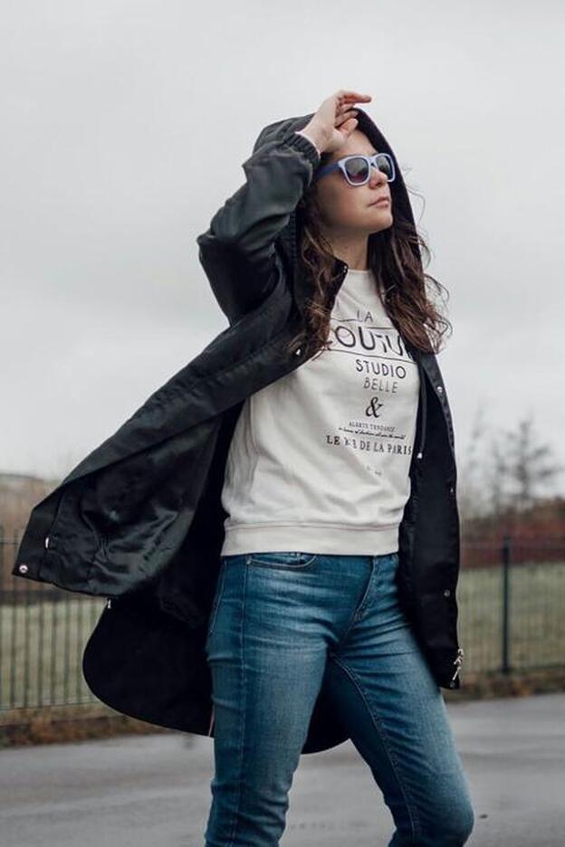 Pull&Bear nos demuestra que los chubasqueros no tienen por qué ser feos con tres tonos perfectos para el entretiempo