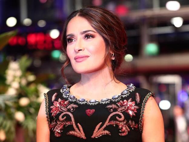 Actriz, productora, activista... Pero también adicta a los sudokus y al buceo: Salma Hayek nos cuenta cómo es la vida cotidiana (de verdad) de una estrella