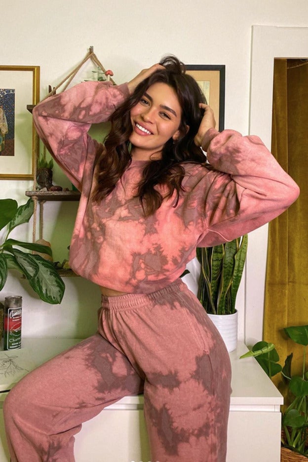 El chándal tendencia de las infuencers curvy es el desteñido y tenemos los favoritos talla grande del low cost