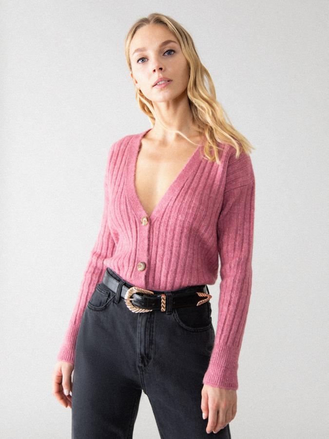 10 prendas de las nuevas rebajas que cuestan menos de 10 euros y le van a venir muy bien a tus estilismos