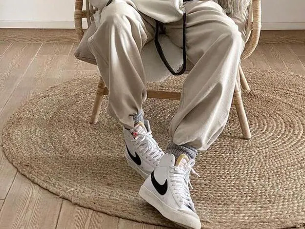 Por las Nike Blazer Mid 77 son la estrella de la temporada con lista de espera que ha enamorado a todas las influencers (están agotadas, pero te decimos dónde conseguirlas)