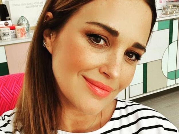 El cambio de look de Paula Echevarría para recibir a su bebé: flequillo cortina muy largo y el color de pelo que suaviza las facciones