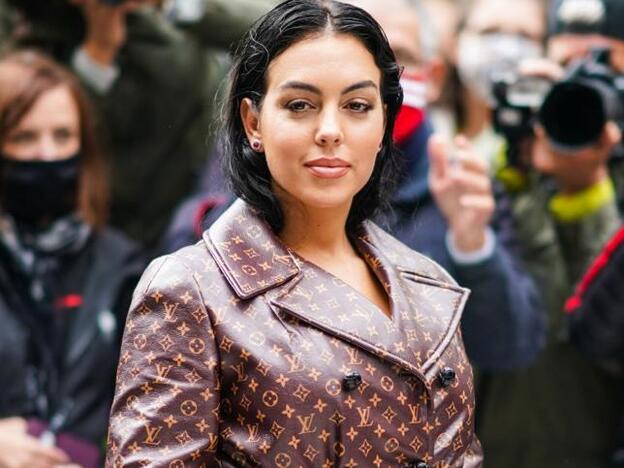 Georgina Rodríguez agota en pocas horas este chándal rojo tan bonito, ponible y favorecedor de su nueva marca