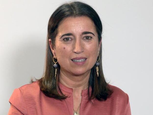 Luisa González, la mujer que quiere presidir la Organización Médica Colegial