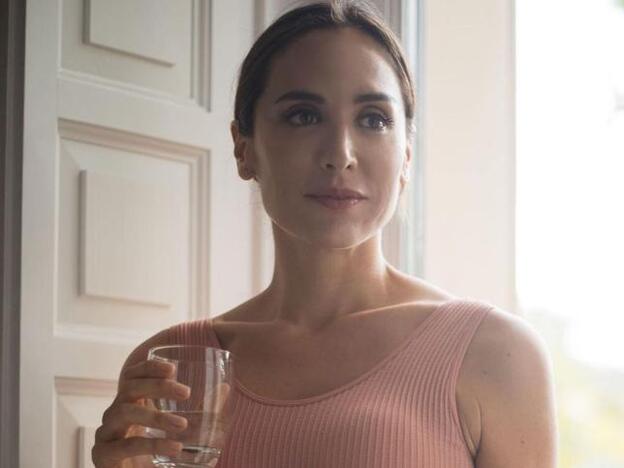 Tamara Falcó confirma que necesitas un pantalón vaquero blanco y estos son los más favorecedores del low cost