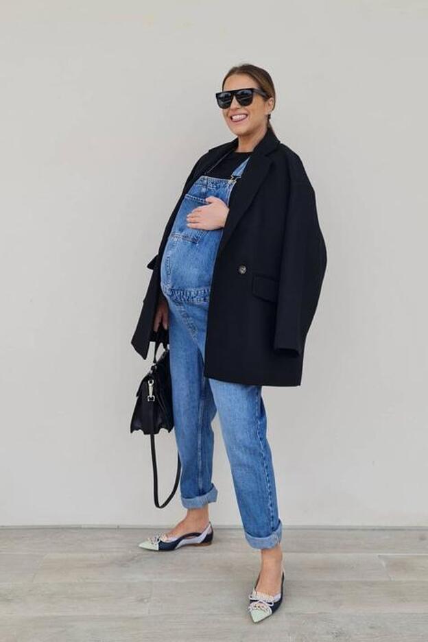 Paula Echevarría ha llevado el peto vaquero de Primark que no nos quitaremos esta primavera (embarazadas o no)