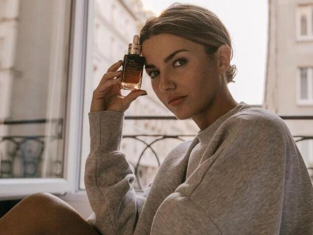 Este sérum nocturno que repara y protege la piel, lucha contra las arrugas y reduce las líneas de expresión mientras duermes, vuelve locas a todas las influencers