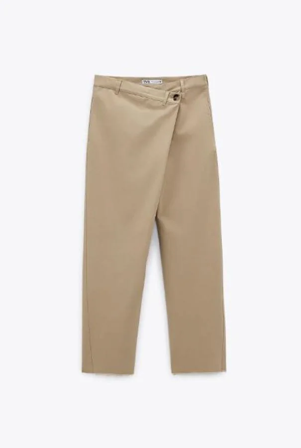 Pantalones con cintura asimétrica