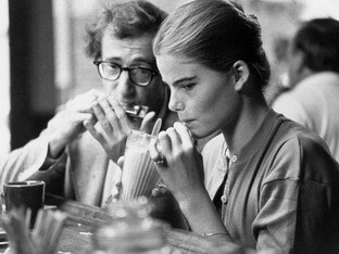 La anécdota más inquietante del documental de Woody Allen (y hay muchas): cuando quiso seducir a Mariel Hemingway en el rodaje de Manhattan con un beso y un viaje a París en habitación compartida (él tenía 44 años y ella, 16)