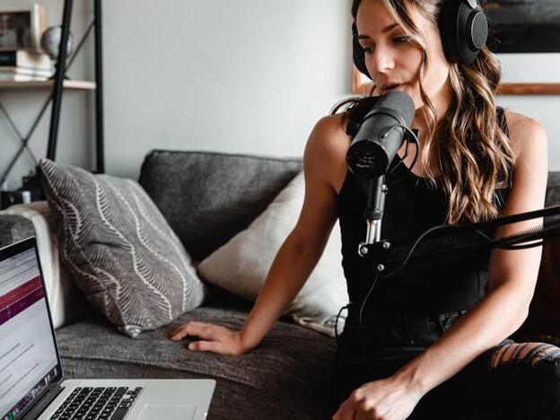 Todo sobre Clubhouse, la nueva red social para hablar con los famosos en la que todo el mundo quiere entrar (es tan exclusiva que requiere invitación)