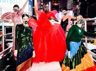 Semana de la moda de Nueva York: los vestidos más femeninos y románticos de Carolina Herrera con los que serás la invitada perfecta