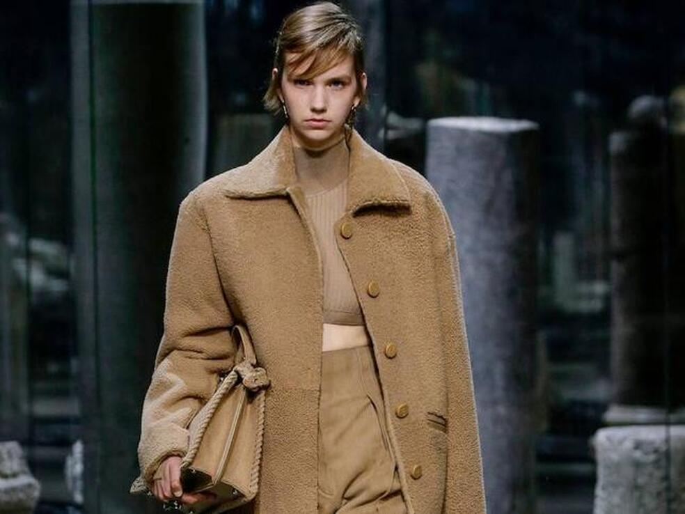 Semana de la moda de Milán: vestirse de camel de pies a cabeza será la tendencia más elegante del próximo otoño y los conjuntos del nuevo desfile de Fendi nos lo demuestran