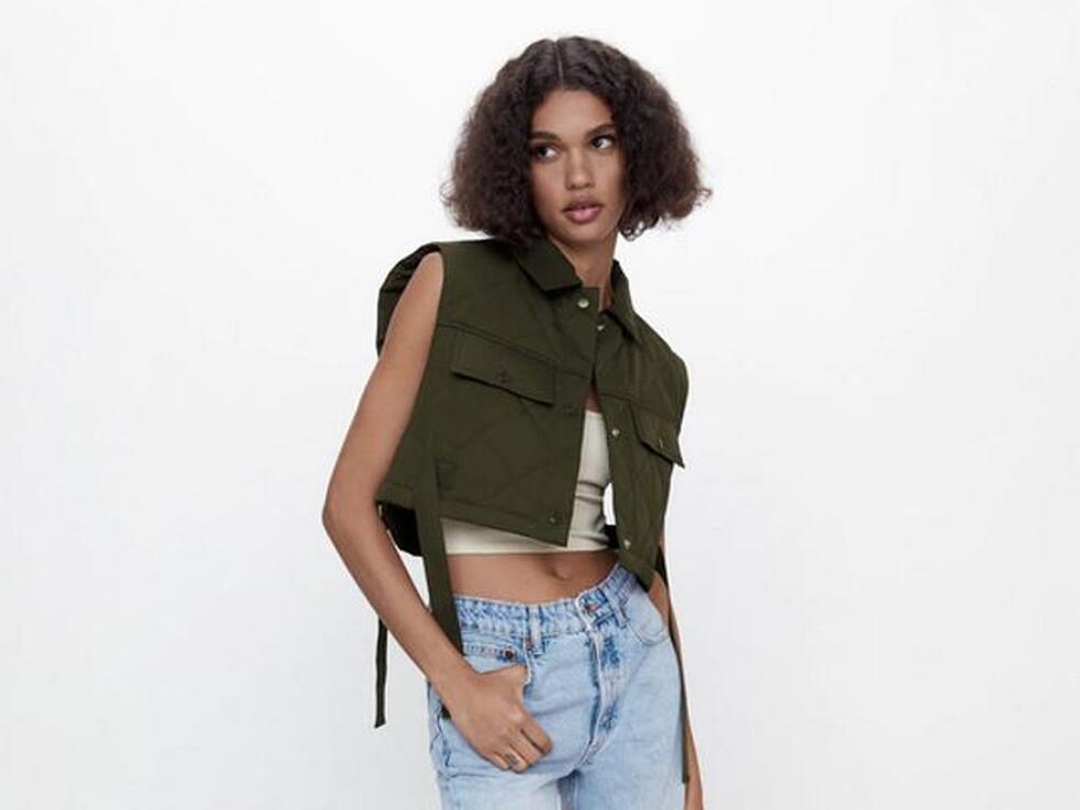 Estos chalecos cropped son los mejores aliados para llevar con vaqueros y conseguir un look de primavera perfecto