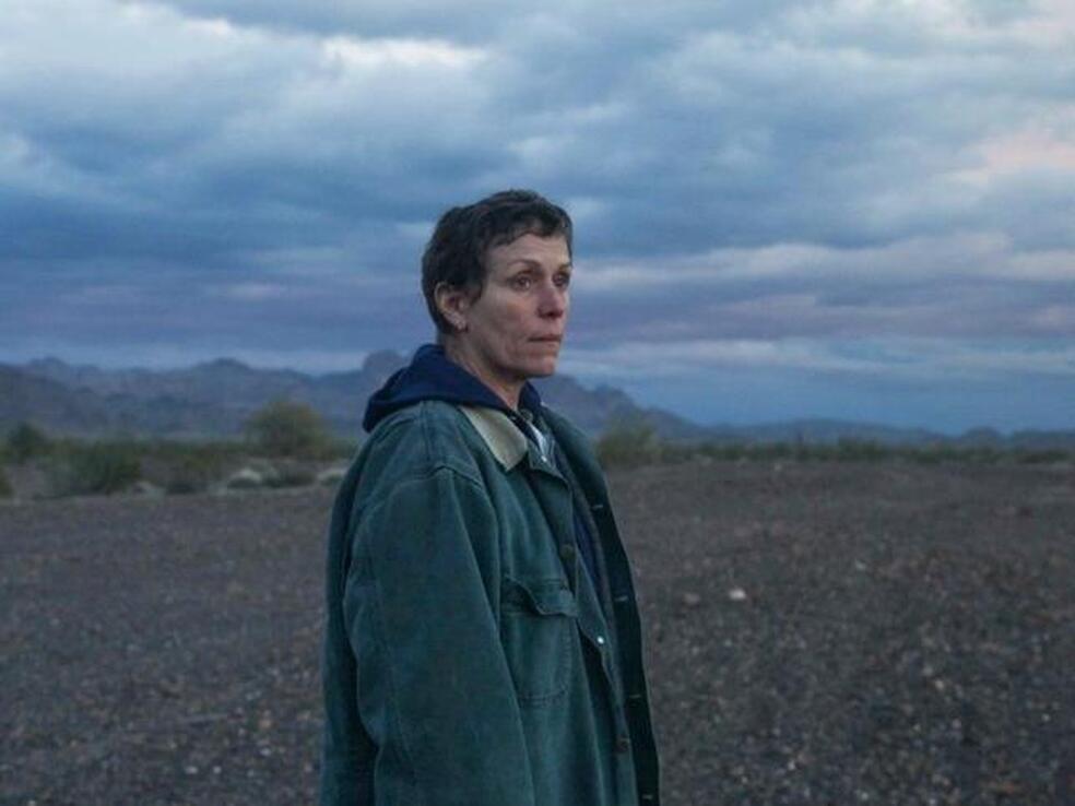 La directora de cine Chloé Zhao hace historia en los Globos de Oro por Nomadland y estos son los tres motivos por los que no puedes perderte la mejor película de 2021