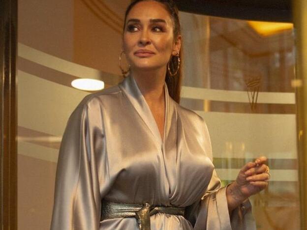 Vicky Martín Berrocal pone color a sus looks con un abrigo de Mango súper rebajado y muy favorecedor para primavera