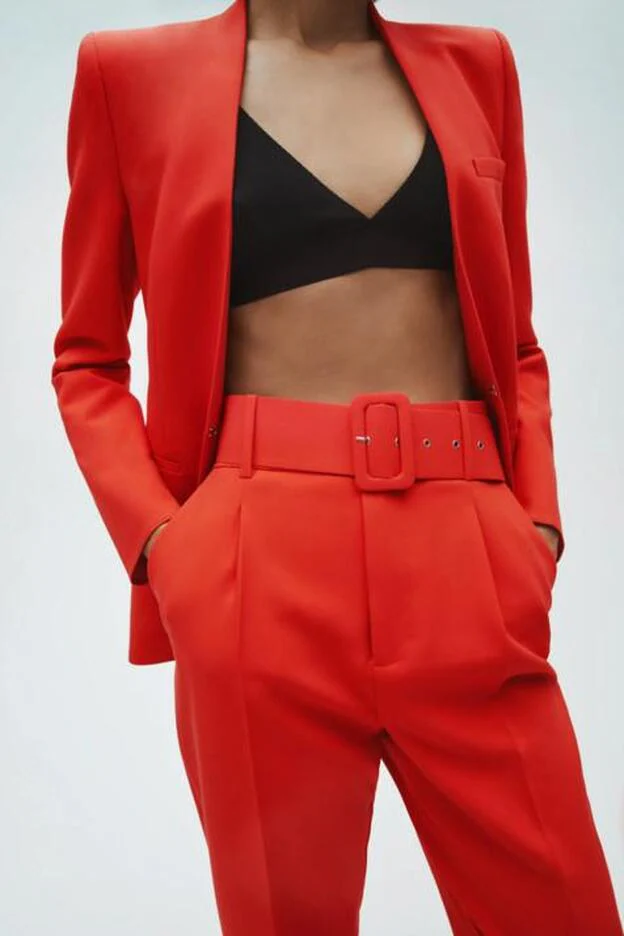 Estos pantalones de Zara, cuatro colores diferentes, se agotan sin parar y tienen de espera porque combinan con todo y sientan de maravilla | Mujer Hoy