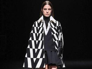 Semana de la moda de Milán: la fabulosa colección de Valentino nos ha confirmado que se puede ser la más elegante vistiendo tan solo de blanco y negro