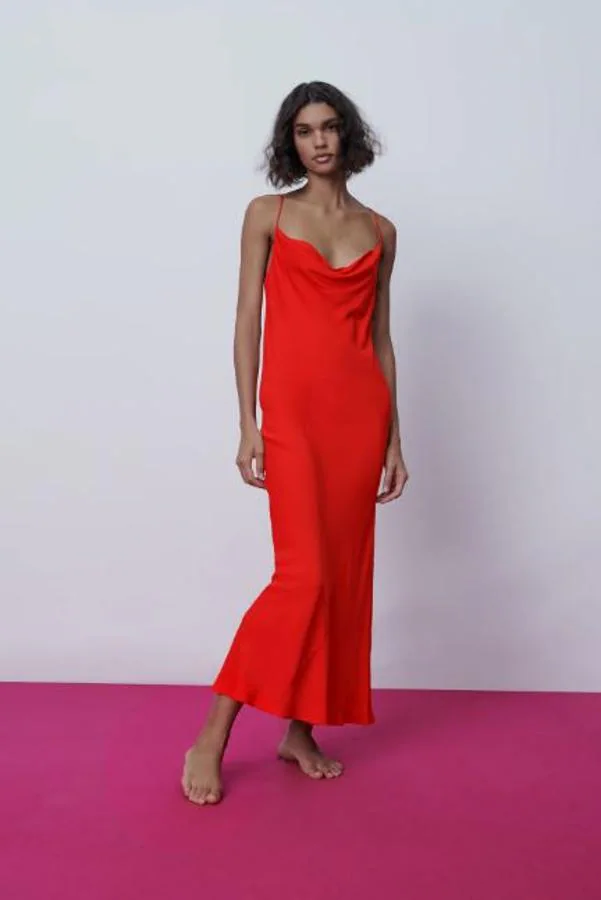 Fotos: 16 vestidos rojos que estilizan, sientan de maravilla y rejuvenecen para llevar en primavera y verano | Mujer Hoy