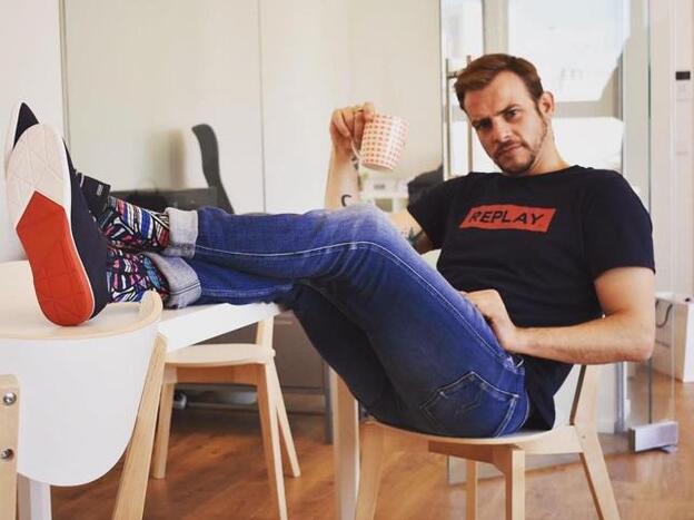 Luces y sombras en la carrera de Àlex Casademunt, el ex concursante más polémico del mítico primer Operación Triunfo que ha muerto a los 39 años en un accidente de tráfico