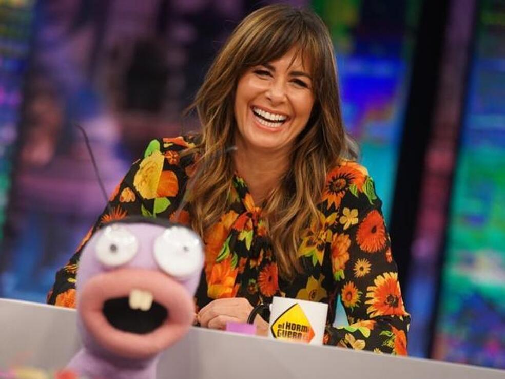 El mejor look para la primavera es este conjunto de flores rebajado que ha llevado Nuria Roca en 'El Hormiguero'