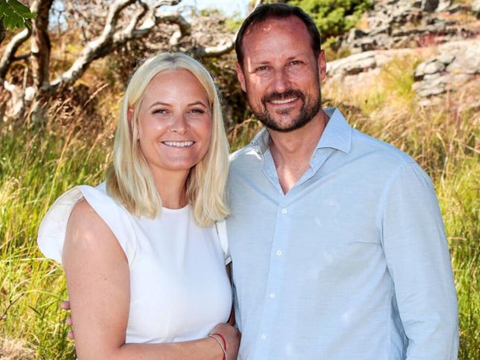 Una juventud difícil, un hijo soltera y un matrimonio que la puso en el foco público: cómo era la vida de Mette Marit antes de casarse con Haakon de Noruega y cómo se adaptó a la realeza