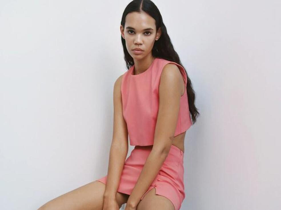 ¿Buscas el conjunto estrella de la temporada? Zara nos propone uno en color coral, súper bonito, sexy y barato