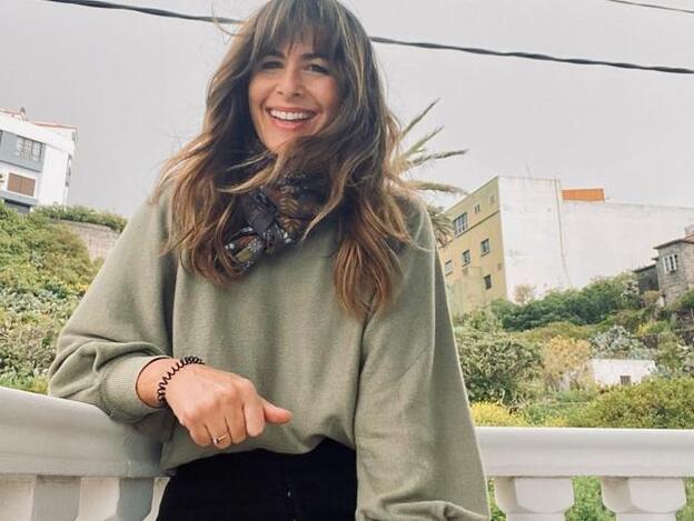 Pincha en la imagen para descubrir los mejores looks de Nuria Roca en el 2020: prendas de Mango, faldas midi, tonos flúor.../instagram