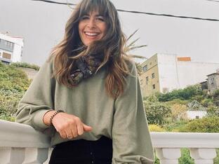 Jersey de Mango y los pantalones negros que mejor sientan: Nuria Roca tiene el look de entretiempo más cómodo y favorecedor