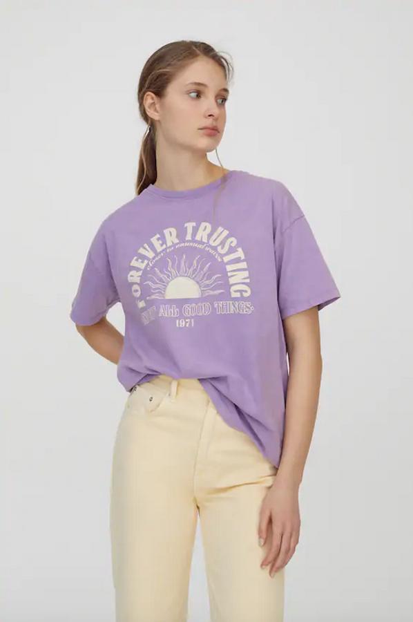 Si te vas a decantar por un tono pastel para la primavera, que sea el lila que Pull&Bear lo ha llevado a todas las prendas