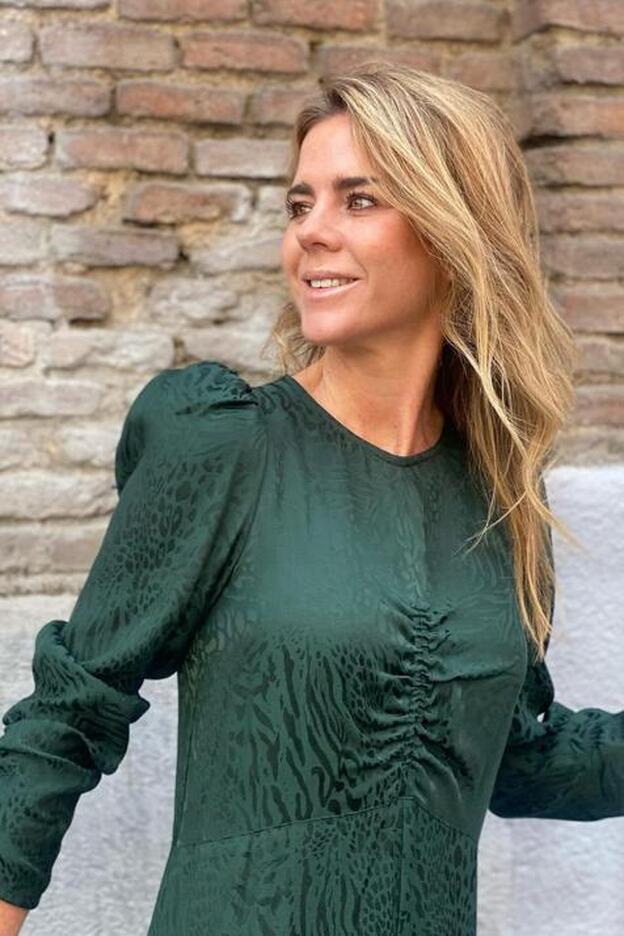 Amelia Bono se anticipa a la primavera con unas sandalias de Zara de tacón cómodo que llevaremos con todo