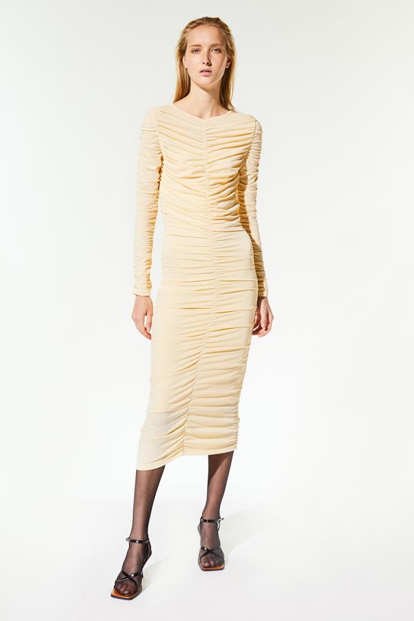 Disponibles en diferentes colores, estampados, estilos y tallas: todos los vestidos que aún puedes comprar en Sfera por menos de 12 euros y que son perfectos para tus looks de entretiempo y primavera