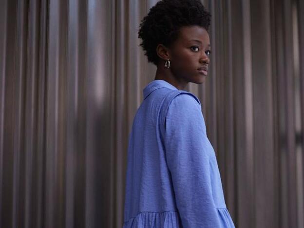 El vestido camisero azul, la propuesta low cost de Stradivarius y Lefties perfecta para primavera