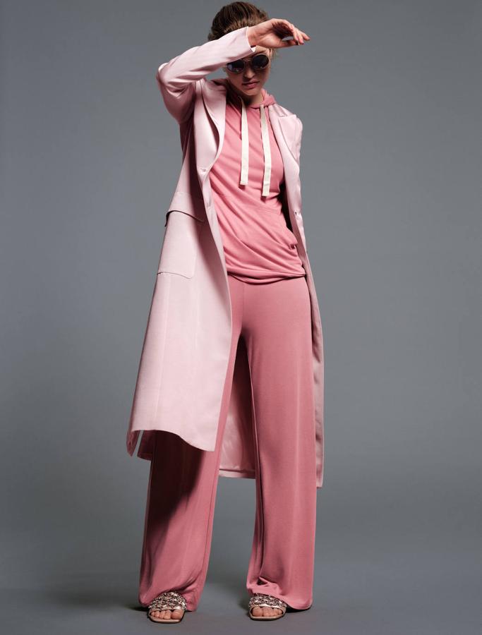 Ocho looks inspiradores para aprender a combinar el rosa, el color tendencia de la primavera 2021