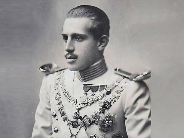 Don Jaime de Borbón: el infante sordo que se casó con una plebeya y al que obligaron a renunciar al trono de nuestro país por su incapacidad en favor de Don Juan de Borbón, padre de Juan Carlos I de España
