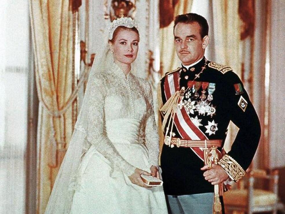 Por qué Grace Kelly fue la novia royal más espectacular de Hollywood, pero también la más trágica de la historia con una boda de cuento de hadas y una familia problemática y difícil