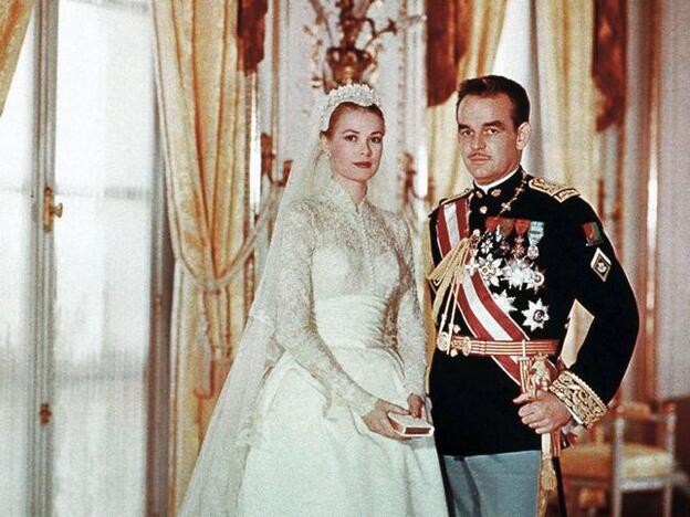 Por qué Grace Kelly fue la novia royal más espectacular de Hollywood, pero también la más trágica de la historia con una boda de cuento de hadas y una familia problemática y difícil