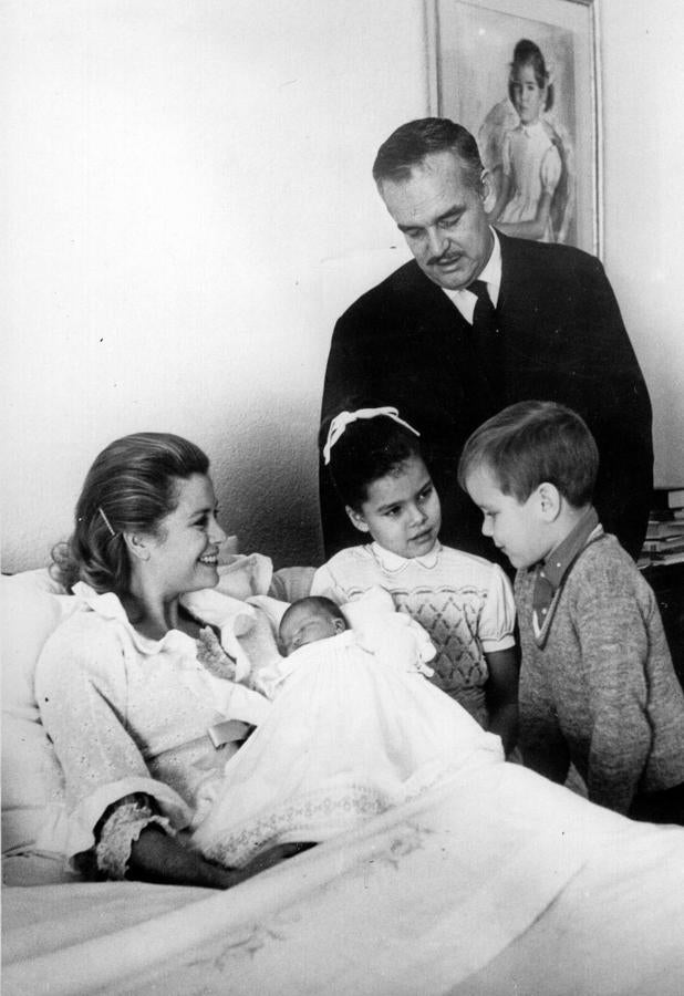 Los momentos decisivos de la vida de Estefanía de Mónaco: de la muerte de su madre al nacimiento de sus hijos (sin dejarnos su disco de oro y su vida en el circo)