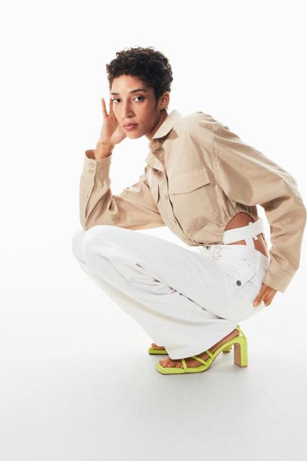 Los vaqueros que más estilizan tienen la cinturilla más original de la temporada y solo los puedes encontrar en la nueva colección sostenible de H&M