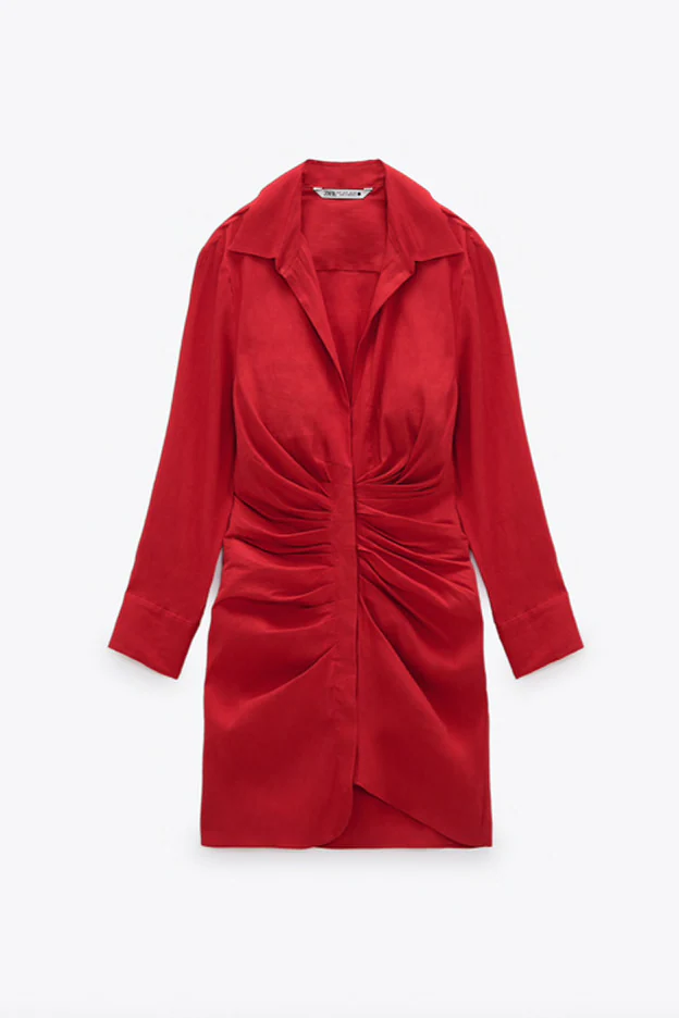 El vestido rojo de la nueva colección de Zara está confeccionado en lino.