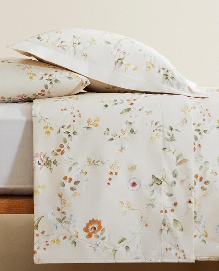 El estampado floral también salta a tu casa: sábanas, manteles y fundas de cojín de Zara Home ideales