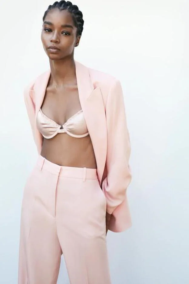 Súper favorecedor, barato y versátil: Zara nos presenta el traje de blazer y pantalón en rosa más bonito de la primavera | Mujer Hoy